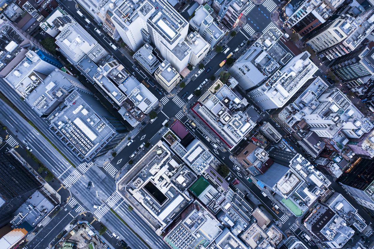 正上方视角.
建筑物屋顶.